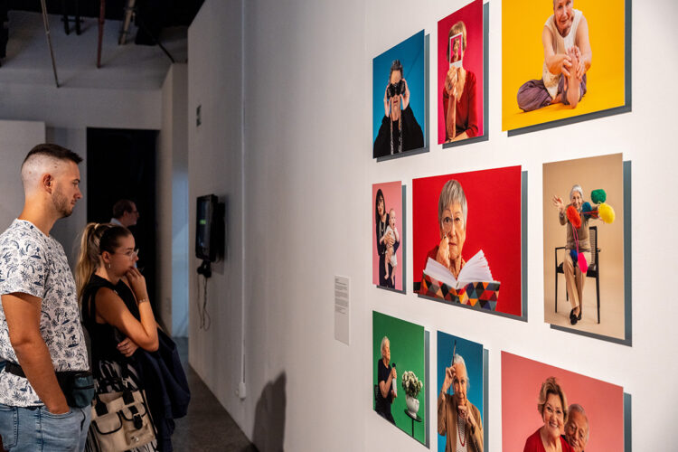 Desplazamientos. Fotografía e identidad. Exposición de los Alumnos Máster PHotoESPAÑA en PHotoESPAÑA 2025